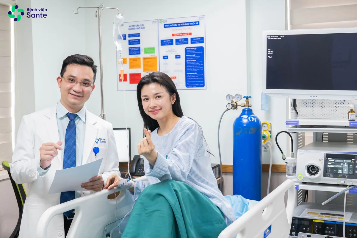 Bệnh viện Sante - Khi nào nên nội soi dạ dày? 6 dấu hiệu không nên bỏ qua (Hình 5) Bệnh nhân an tâm và thoải mái sau ca nội soi dạ dày êm ái tại Bệnh viện Sante