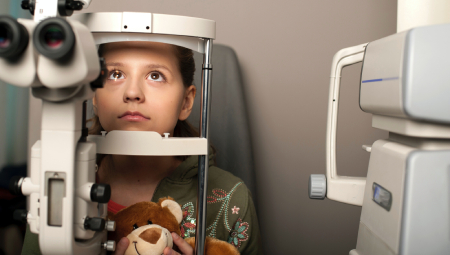 Chấn thương ở mắt và nhiều bệnh lý nhãn khoa khác.