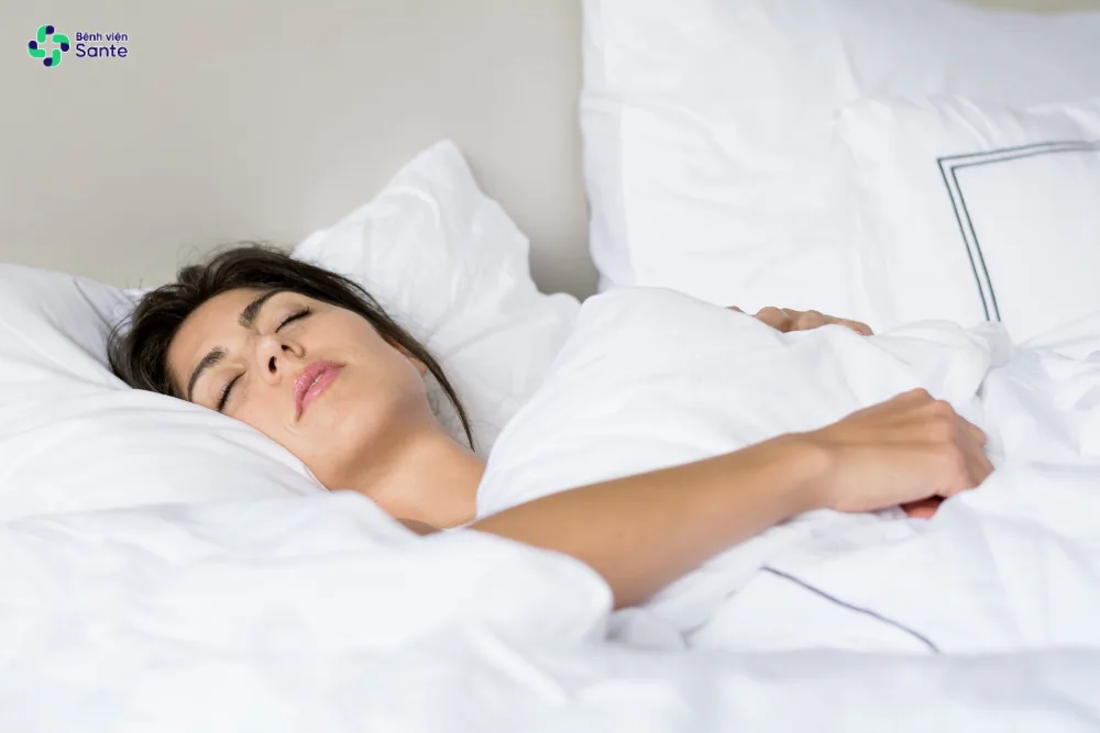 Kê cao đầu và vai giúp đường thở thông thoáng và ngủ ngon giấc