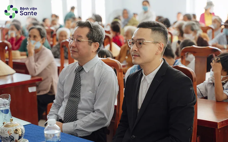 Ban lãnh đạo Bệnh viện Sante tại chương trình thiện nguyện Cần Giờ