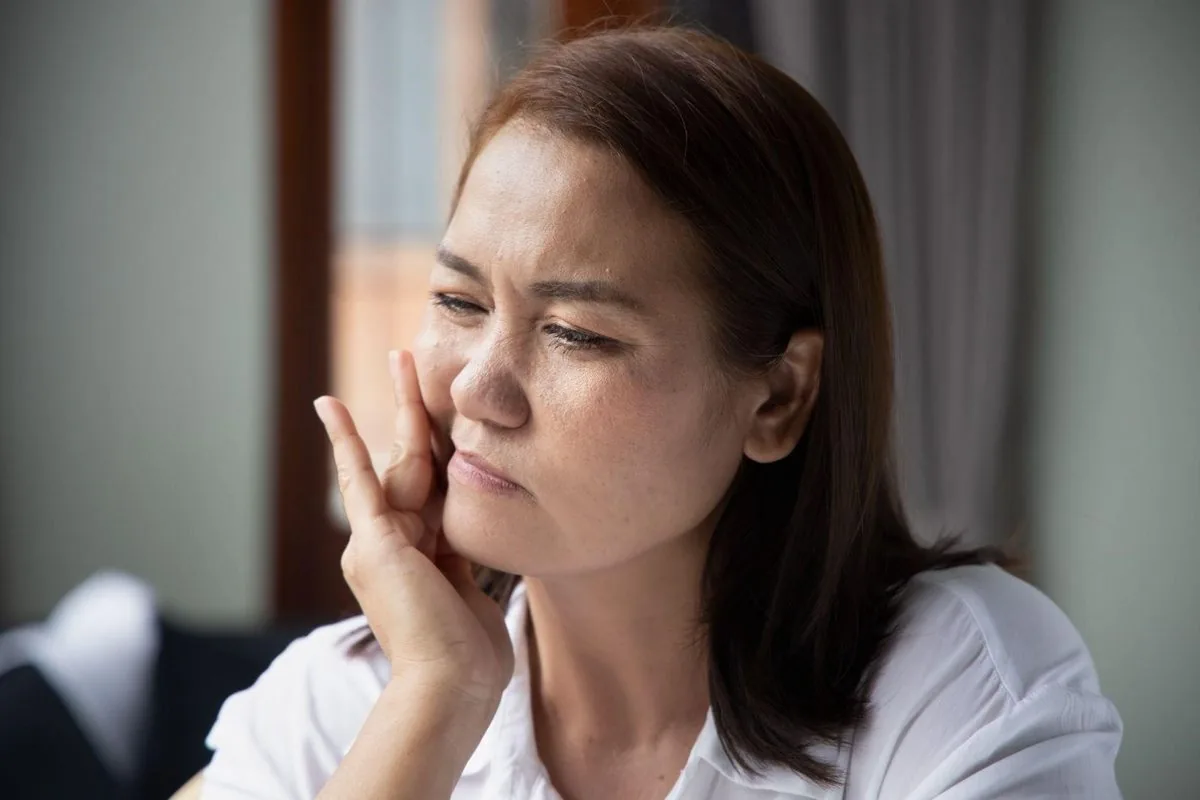 LIỆT DÂY THẦN KINH SỐ 7 NGOẠI BIÊN, MỘT CĂN BỆNH KHIẾN GƯƠNG MẶT BỊ BIẾN DẠNG - Hình 3 - Bệnh viện SANTE Bình Thạnh, TP.HCM LIỆT DÂY THẦN KINH SỐ 7 NGOẠI BIÊN, MỘT CĂN BỆNH KHIẾN GƯƠNG MẶT BỊ BIẾN DẠNG - Hình 3 - Bệnh viện SANTE Bình Thạnh, TP.HCM